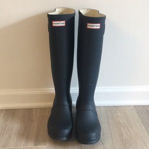 Hunter Boots Navy Blue matte size US 7/8 LIKE NEW